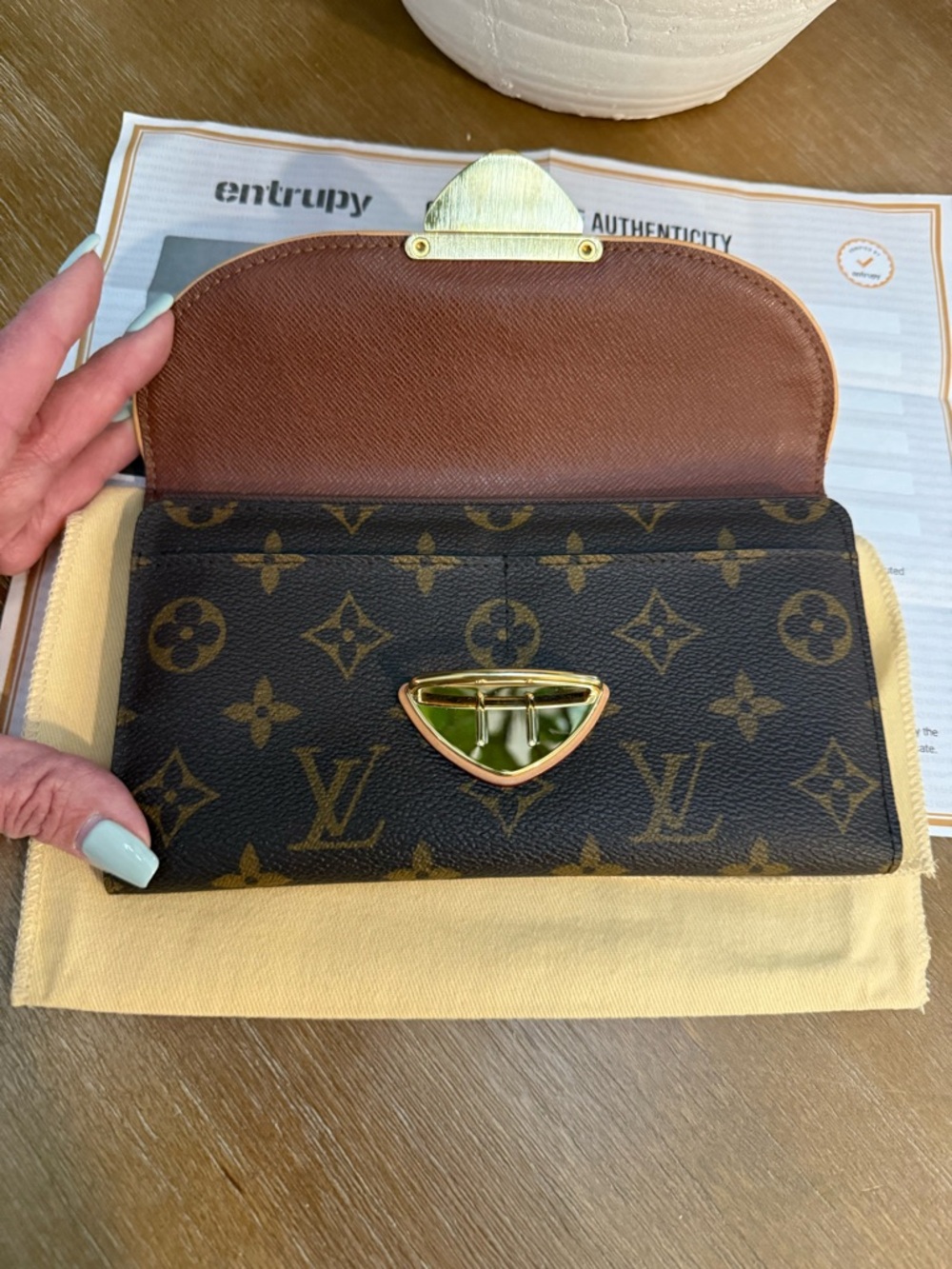 Louis Vuitton Monogram Canvas Eugene wallet with Gold Hardware and Natural Trim - Picture 4 of 5